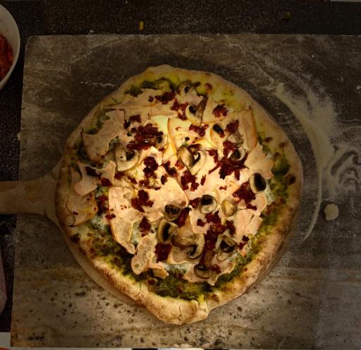 عکس پیتزا ایتالیایی پومو