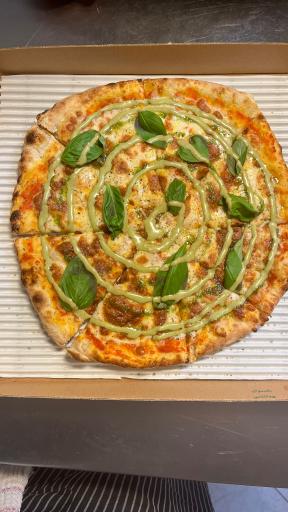 عکس پیتزا ایتالیایی پومو