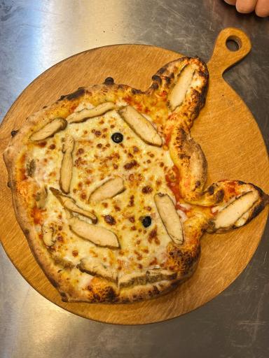 عکس پیتزا ایتالیایی پومو