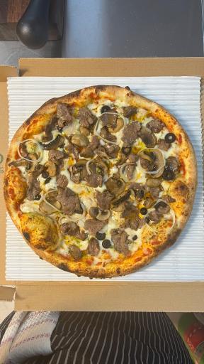 عکس پیتزا ایتالیایی پومو