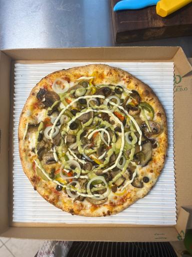 عکس پیتزا ایتالیایی پومو