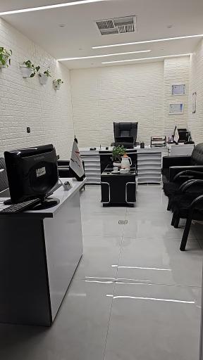 عکس مشاورین املاک متین