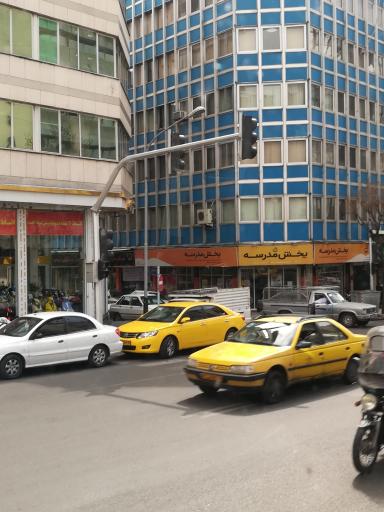 عکس فروشگاه موتورسیکلت عالی رو