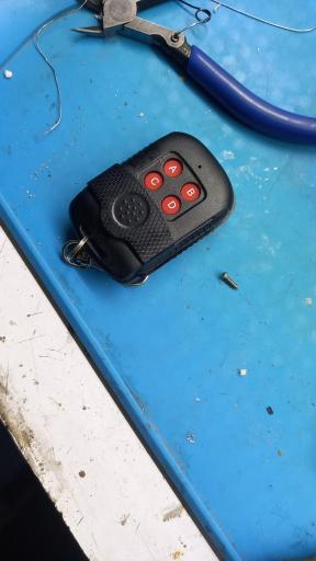 عکس تعمیر دزدگیر و قفل مرکزی بهرام