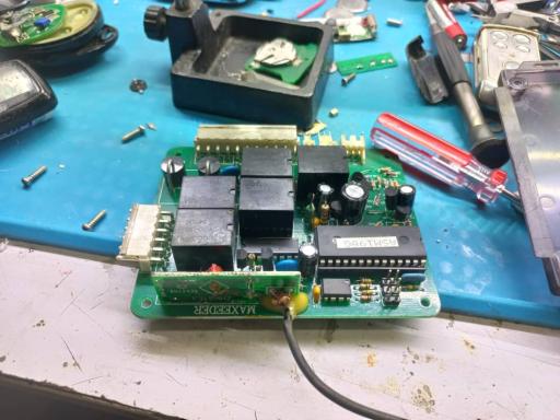 عکس تعمیر دزدگیر و قفل مرکزی بهرام