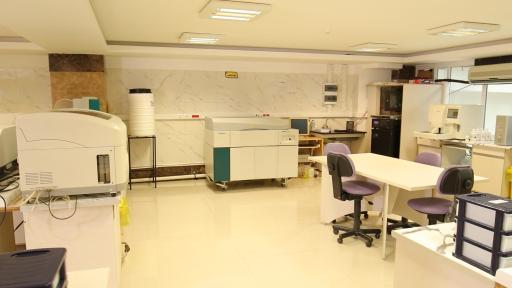 عکس آزمایشگاه پاتوبیولوژی دنا