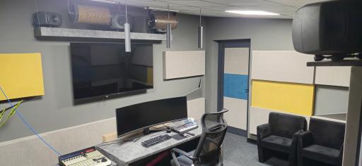 عکس استودیو صدا و موسیقی آنیل