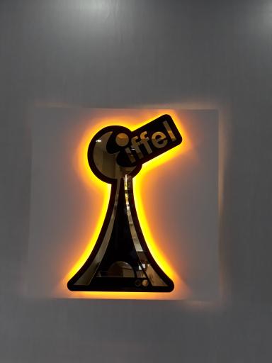 عکس مشاور املاک ایفل