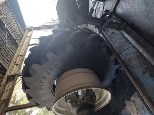 عکس خدمات تیوپلس و پنچرگیری کامیون و سواری