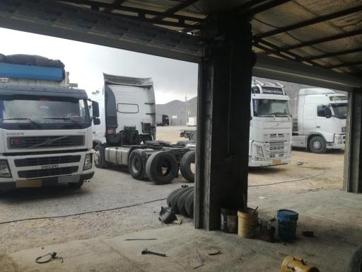 عکس خدمات تیوپلس و پنچرگیری کامیون و سواری