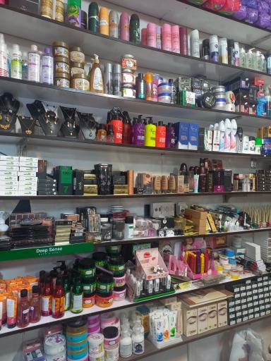 عکس سالن زیبایی و فروشگاه هنر شهر