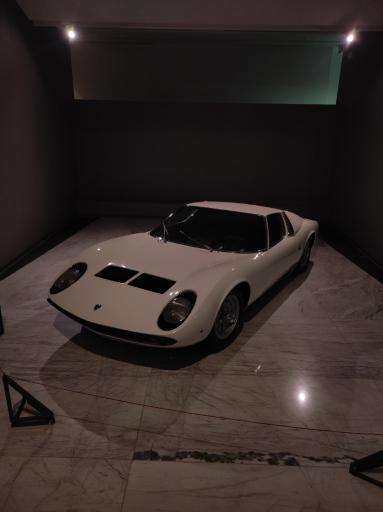 عکس موزه خودروهای تاریخی ایران