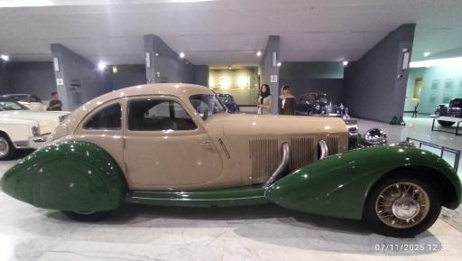 عکس موزه خودروهای تاریخی ایران