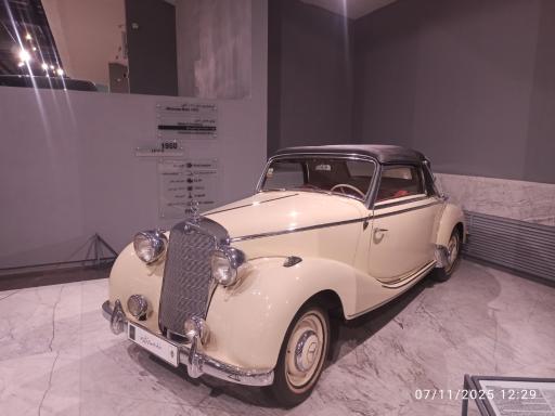 عکس موزه خودروهای تاریخی ایران