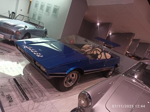 عکس موزه خودروهای تاریخی ایران