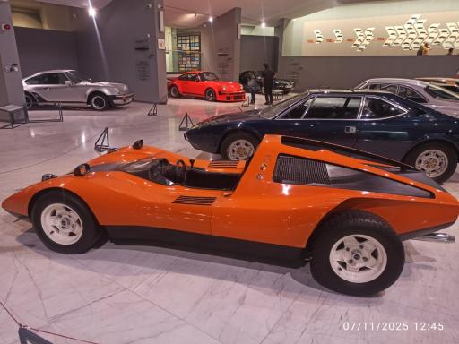 عکس موزه خودروهای تاریخی ایران