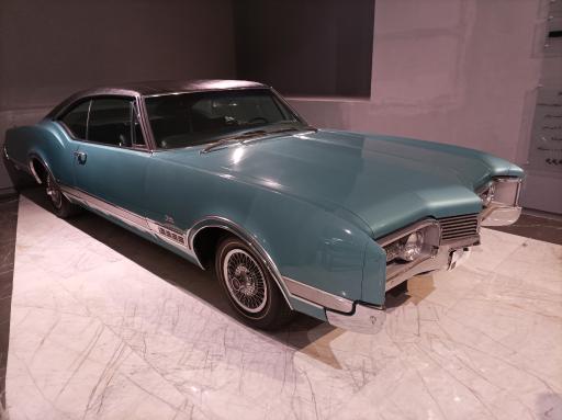 عکس موزه خودروهای تاریخی ایران