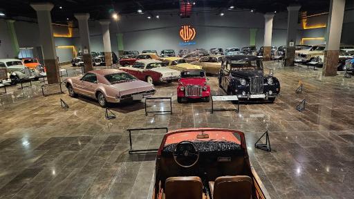 عکس موزه خودروهای تاریخی ایران