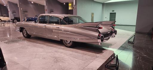 عکس موزه خودروهای تاریخی ایران