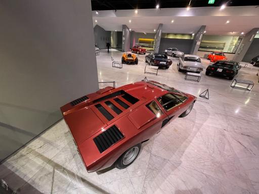 عکس موزه خودروهای تاریخی ایران