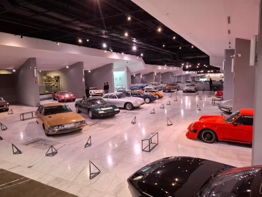 عکس موزه خودروهای تاریخی ایران