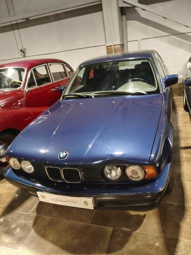 عکس موزه خودروهای تاریخی ایران