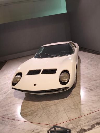 عکس موزه خودروهای تاریخی ایران