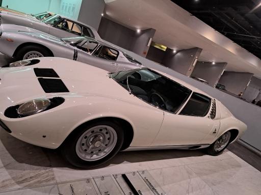 عکس موزه خودروهای تاریخی ایران