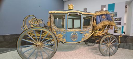 عکس موزه خودروهای تاریخی ایران