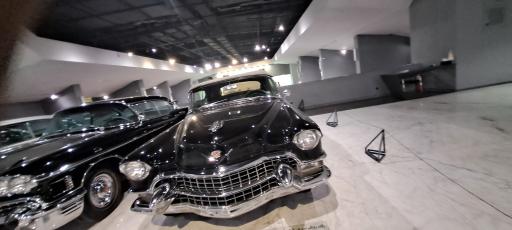 عکس موزه خودروهای تاریخی ایران