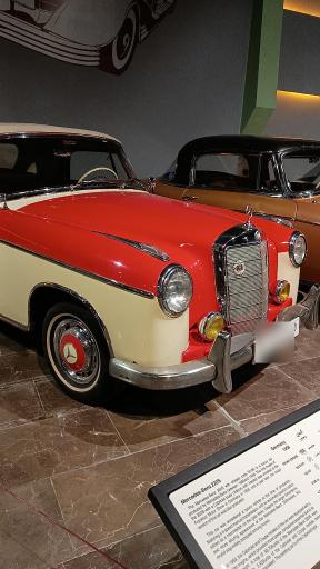 عکس موزه خودروهای تاریخی ایران