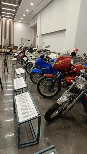 عکس موزه خودروهای تاریخی ایران