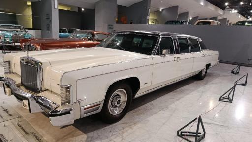 عکس موزه خودروهای تاریخی ایران