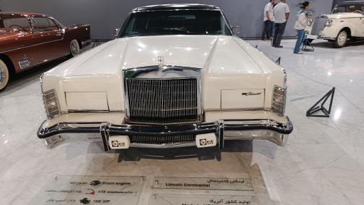 عکس موزه خودروهای تاریخی ایران