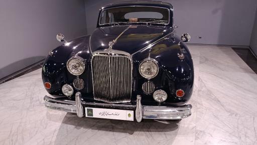 عکس موزه خودروهای تاریخی ایران