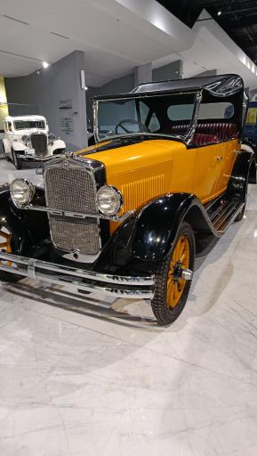 عکس موزه خودروهای تاریخی ایران