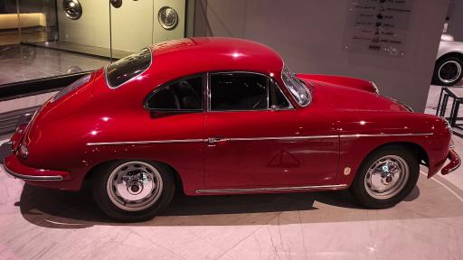 عکس موزه خودروهای تاریخی ایران