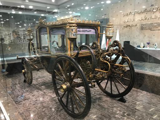 عکس موزه خودروهای تاریخی ایران