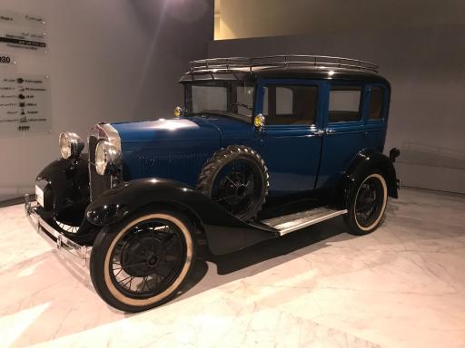 عکس موزه خودروهای تاریخی ایران