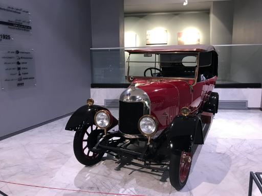 عکس موزه خودروهای تاریخی ایران