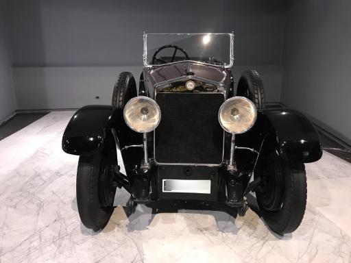 عکس موزه خودروهای تاریخی ایران