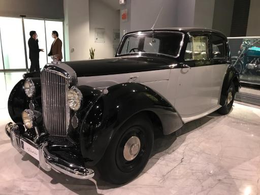 عکس موزه خودروهای تاریخی ایران