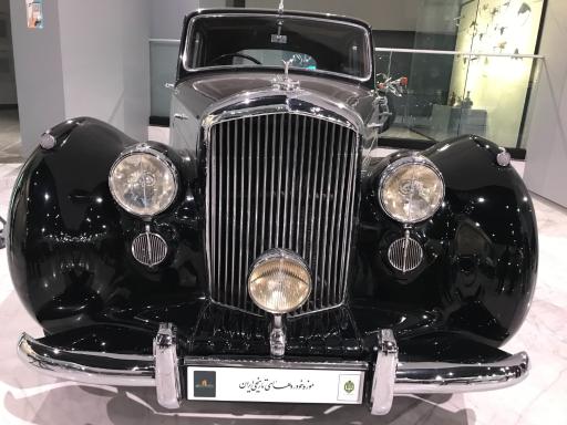 عکس موزه خودروهای تاریخی ایران