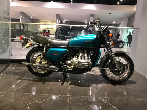 عکس موزه خودروهای تاریخی ایران