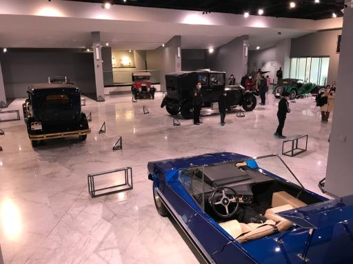 عکس موزه خودروهای تاریخی ایران
