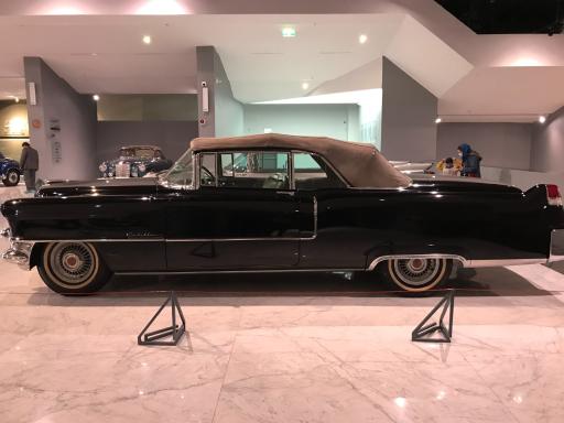 عکس موزه خودروهای تاریخی ایران