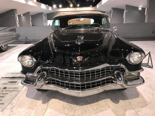 عکس موزه خودروهای تاریخی ایران