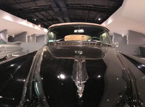 عکس موزه خودروهای تاریخی ایران