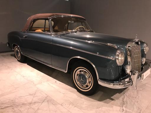 عکس موزه خودروهای تاریخی ایران