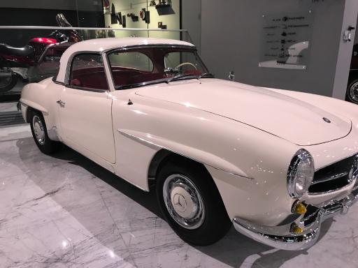 عکس موزه خودروهای تاریخی ایران